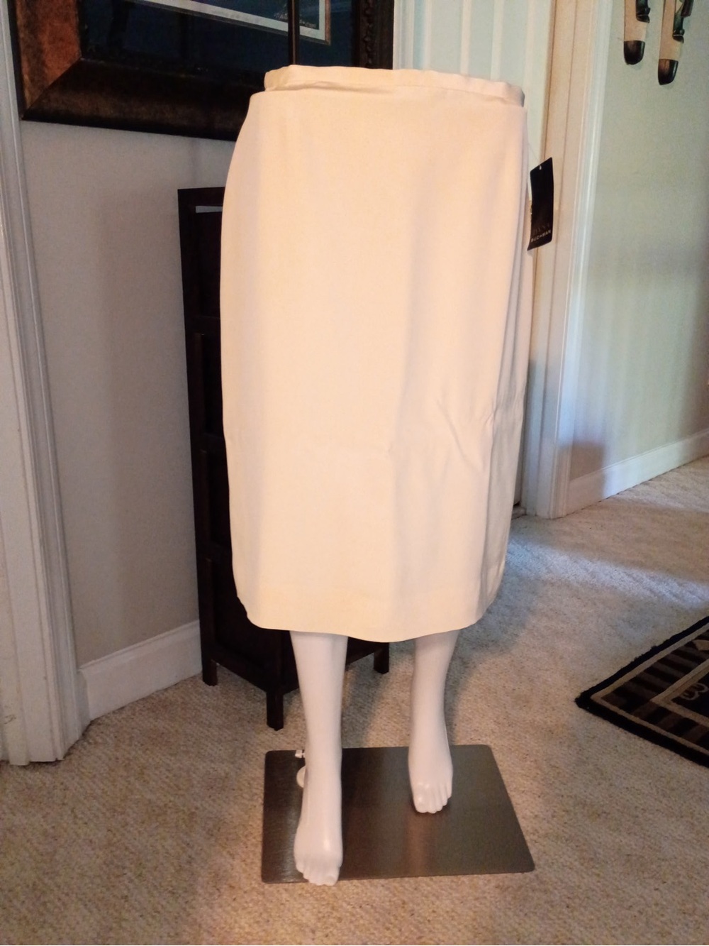 Dana Buchman Cream Pencil Skirt